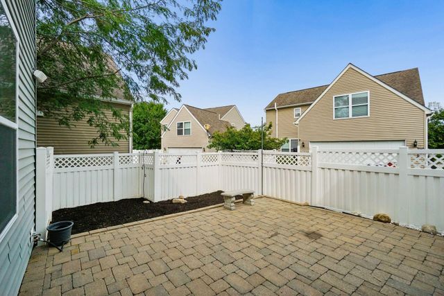 4444 Snowy Meadow Drive, Grove City, OH 43123
