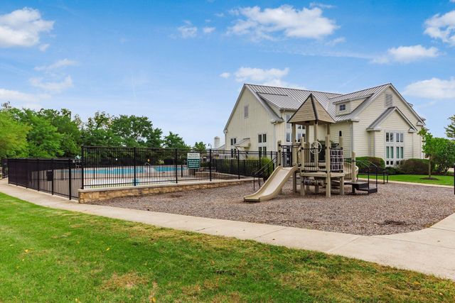4444 Snowy Meadow Drive, Grove City, OH 43123