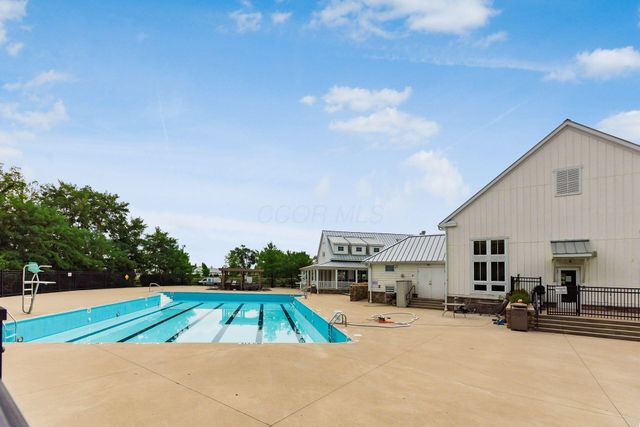 4444 Snowy Meadow Drive, Grove City, OH 43123