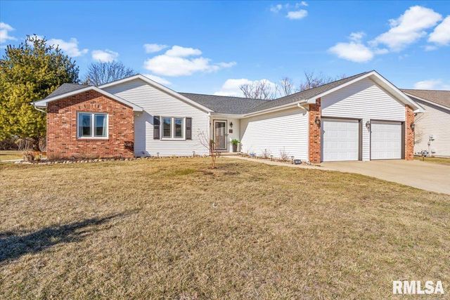 145 PARKWAY Drive, Chatham, IL 62629