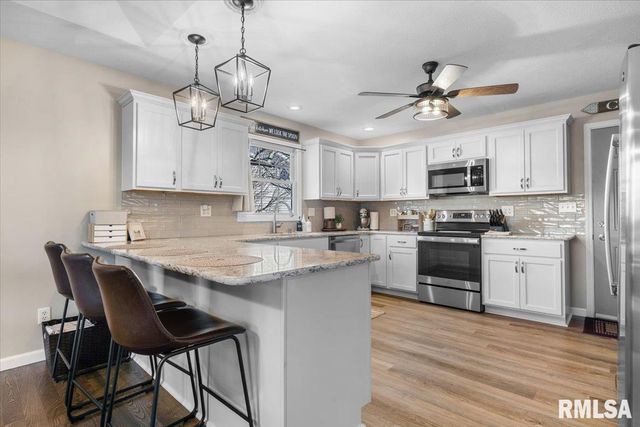 145 PARKWAY Drive, Chatham, IL 62629