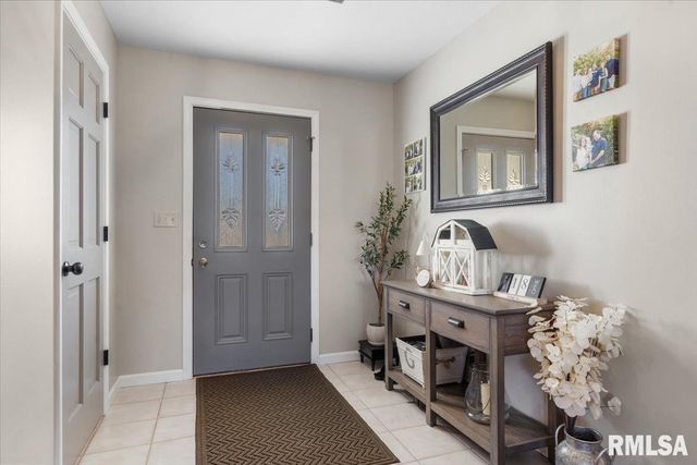 145 PARKWAY Drive, Chatham, IL 62629