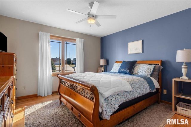 145 PARKWAY Drive, Chatham, IL 62629