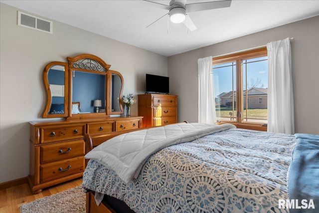 145 PARKWAY Drive, Chatham, IL 62629