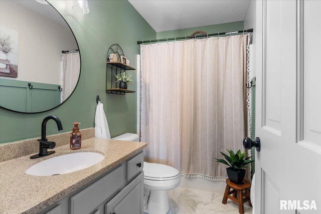 145 PARKWAY Drive, Chatham, IL 62629