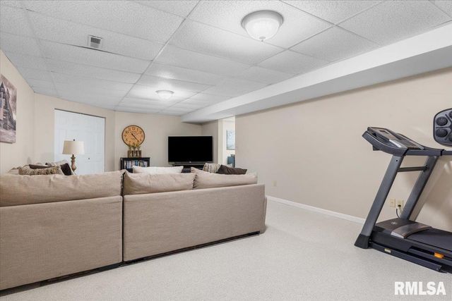 145 PARKWAY Drive, Chatham, IL 62629