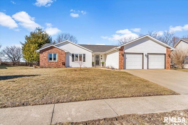145 PARKWAY Drive, Chatham, IL 62629