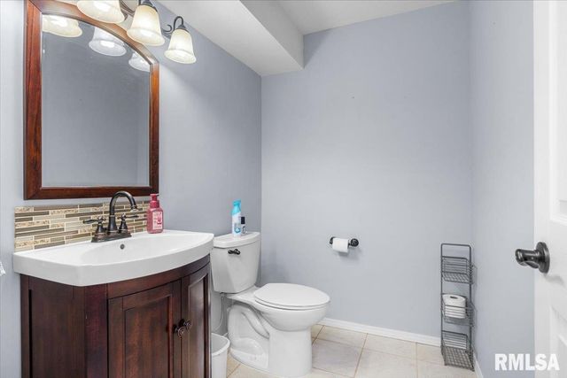 145 PARKWAY Drive, Chatham, IL 62629