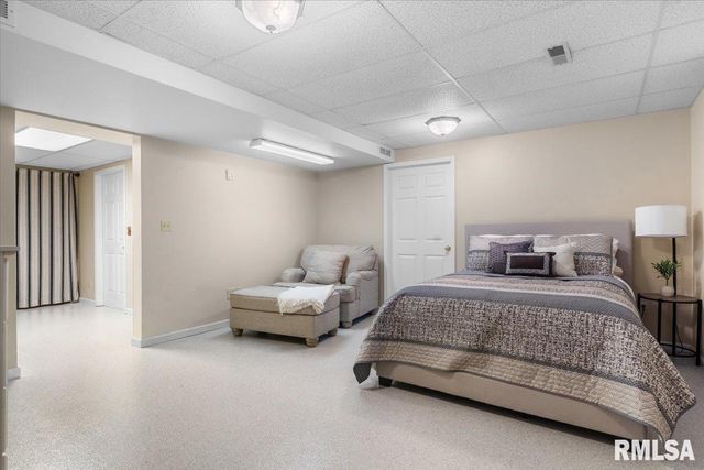 145 PARKWAY Drive, Chatham, IL 62629