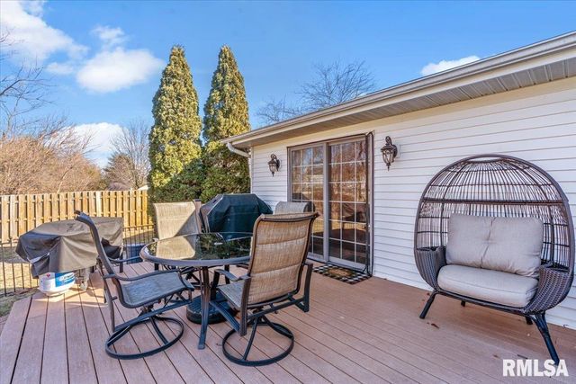 145 PARKWAY Drive, Chatham, IL 62629