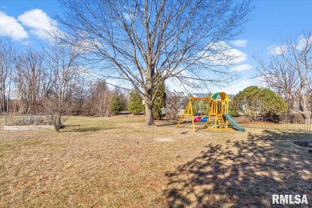 145 PARKWAY Drive, Chatham, IL 62629