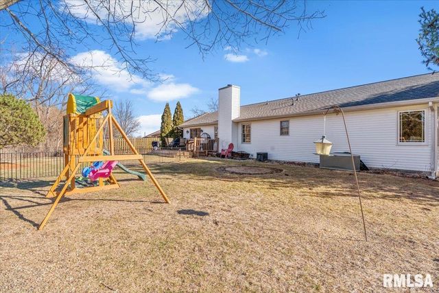 145 PARKWAY Drive, Chatham, IL 62629