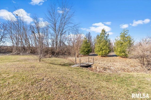 145 PARKWAY Drive, Chatham, IL 62629