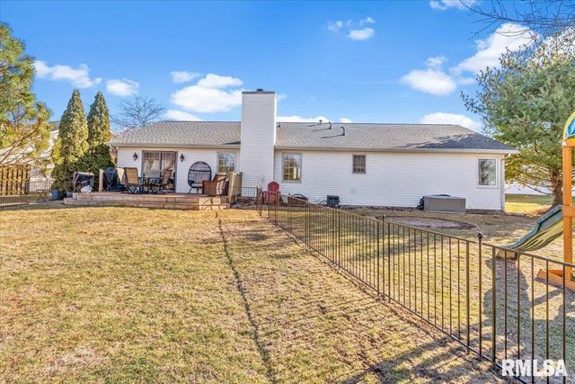 145 PARKWAY Drive, Chatham, IL 62629