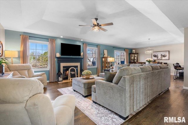 145 PARKWAY Drive, Chatham, IL 62629