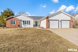 145 PARKWAY Drive, Chatham, IL 62629