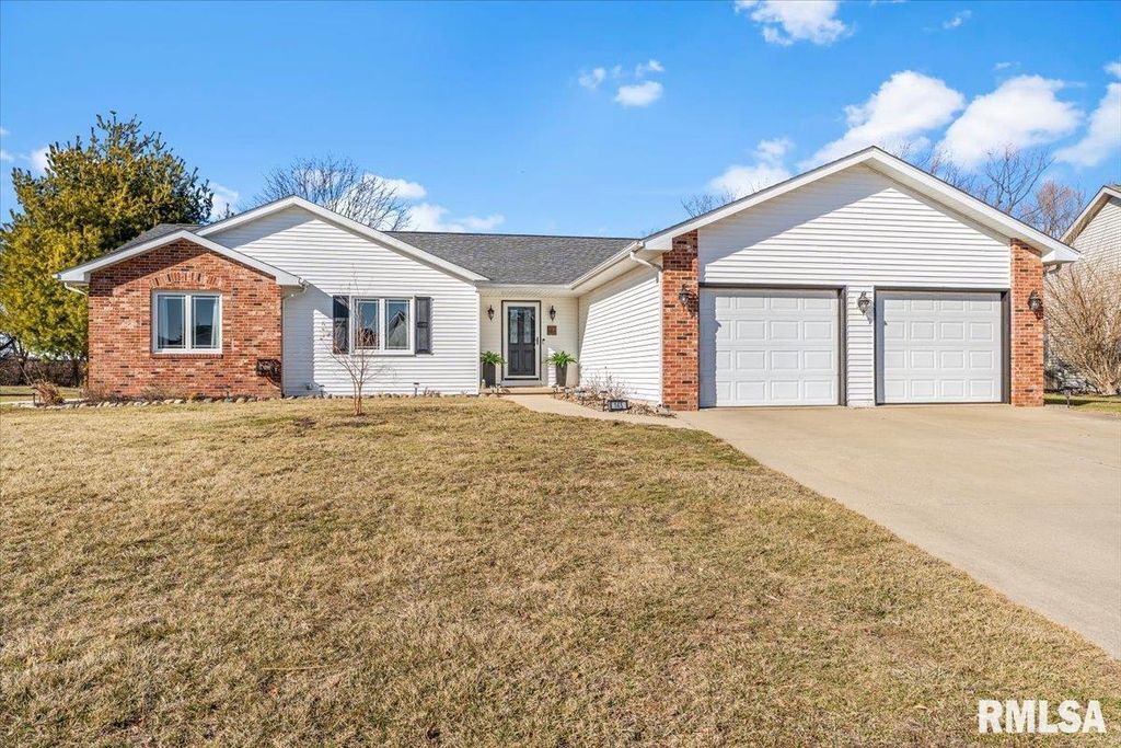 145 PARKWAY Drive, Chatham, IL 62629
