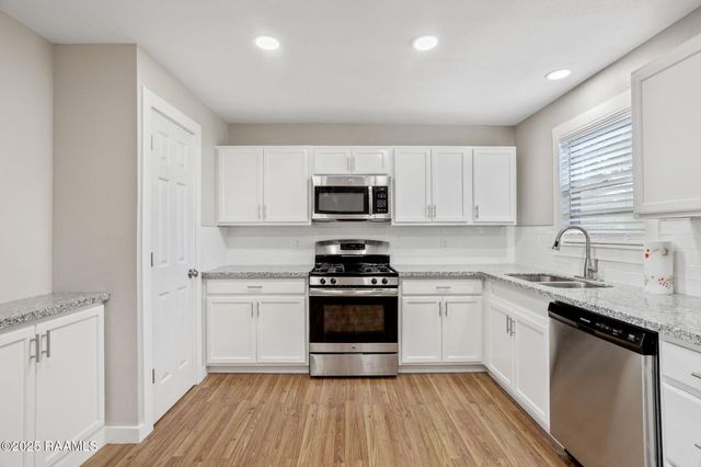 911 E Nezpique Street, Jennings, LA 70546