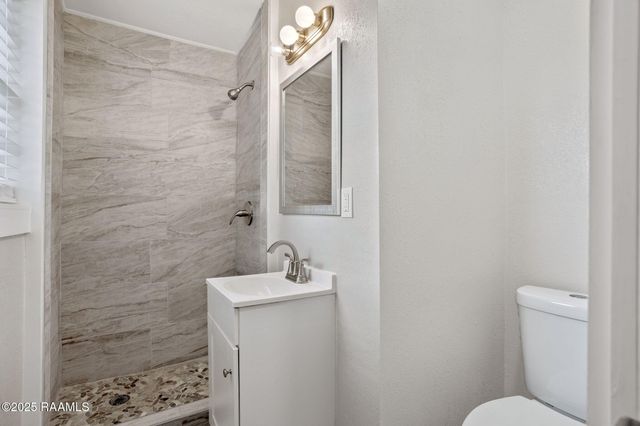 911 E Nezpique Street, Jennings, LA 70546