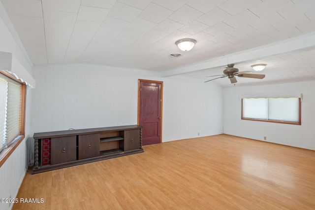 911 E Nezpique Street, Jennings, LA 70546