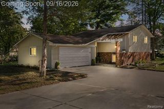 1960 Glen Iris Drive, Commerce Charter Township, MI 48382