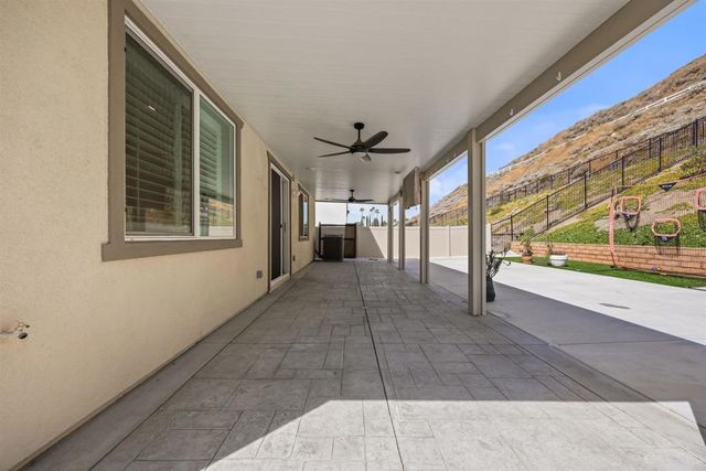 30012 Cabo Del Oeste, Highland, CA 92346