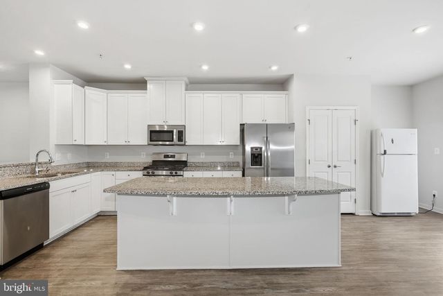 8206 GREENBELT STATION PKWY, Greenbelt, MD 20770