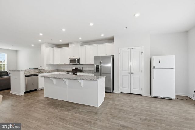 8206 GREENBELT STATION PKWY, Greenbelt, MD 20770