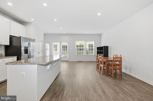 8206 GREENBELT STATION PKWY, Greenbelt, MD 20770