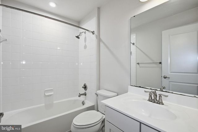 8206 GREENBELT STATION PKWY, Greenbelt, MD 20770