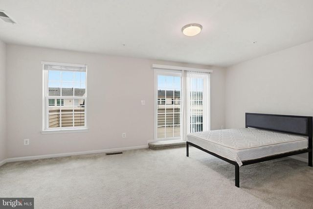 8206 GREENBELT STATION PKWY, Greenbelt, MD 20770