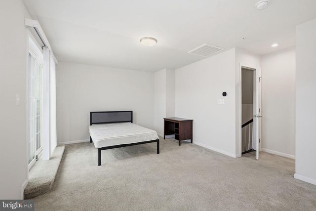 8206 GREENBELT STATION PKWY, Greenbelt, MD 20770