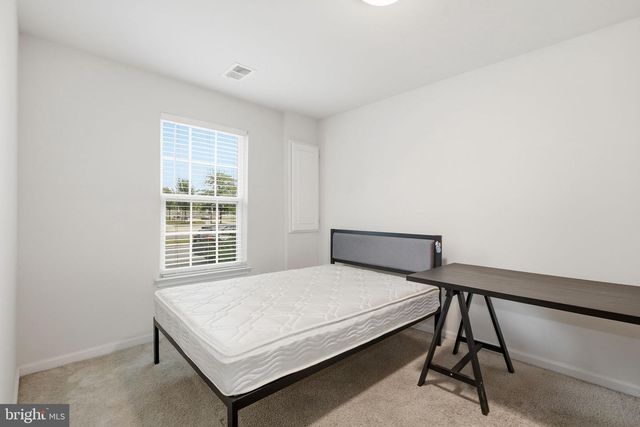 8206 GREENBELT STATION PKWY, Greenbelt, MD 20770