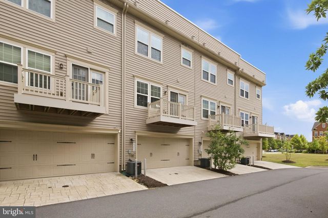 8206 GREENBELT STATION PKWY, Greenbelt, MD 20770