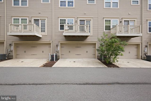 8206 GREENBELT STATION PKWY, Greenbelt, MD 20770