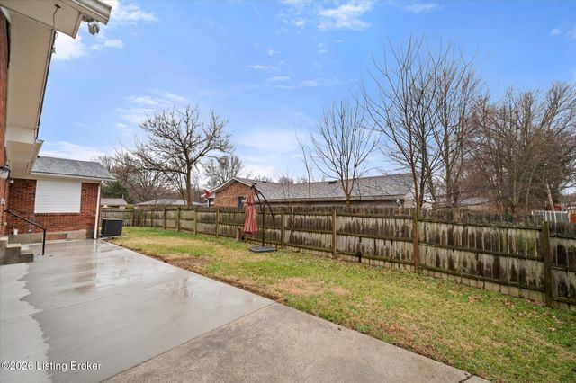 3202 Tara Gale Dr, Louisville, KY 40216