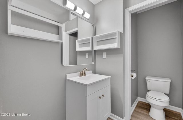 3202 Tara Gale Dr, Louisville, KY 40216