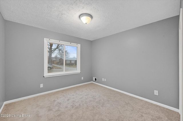 3202 Tara Gale Dr, Louisville, KY 40216