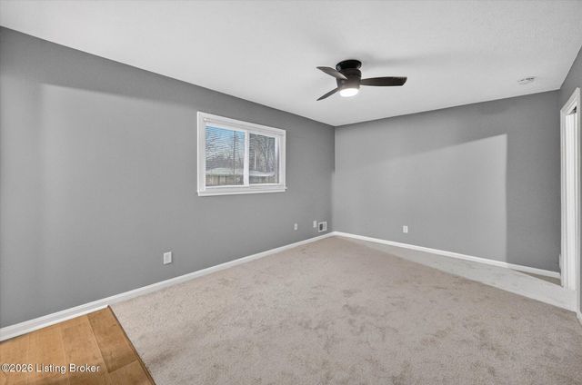 3202 Tara Gale Dr, Louisville, KY 40216