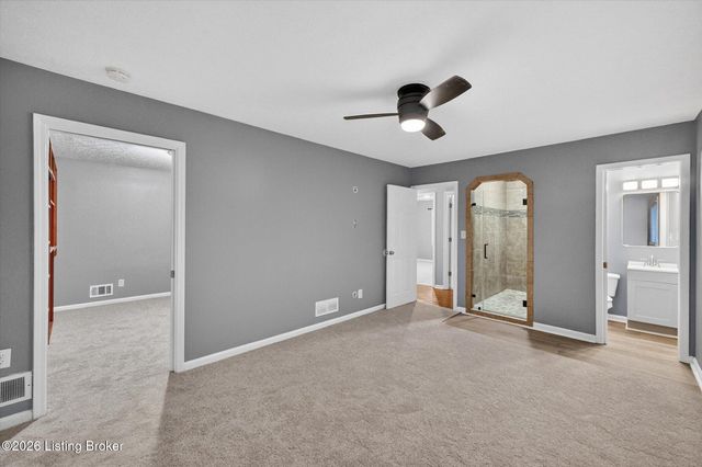 3202 Tara Gale Dr, Louisville, KY 40216