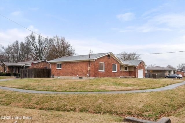 3202 Tara Gale Dr, Louisville, KY 40216