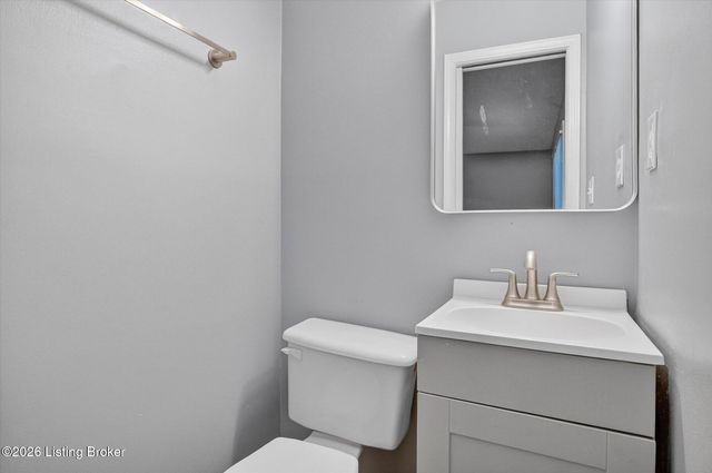 3202 Tara Gale Dr, Louisville, KY 40216