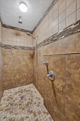 3202 Tara Gale Dr, Louisville, KY 40216