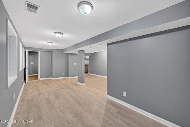 3202 Tara Gale Dr, Louisville, KY 40216