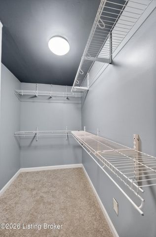 3202 Tara Gale Dr, Louisville, KY 40216