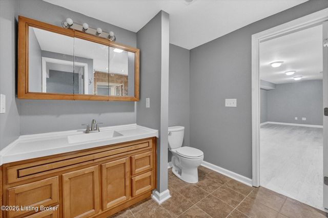 3202 Tara Gale Dr, Louisville, KY 40216