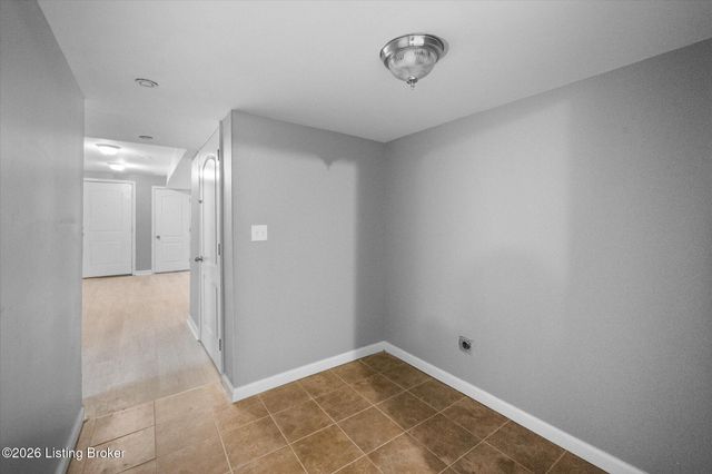 3202 Tara Gale Dr, Louisville, KY 40216