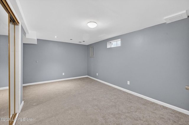 3202 Tara Gale Dr, Louisville, KY 40216