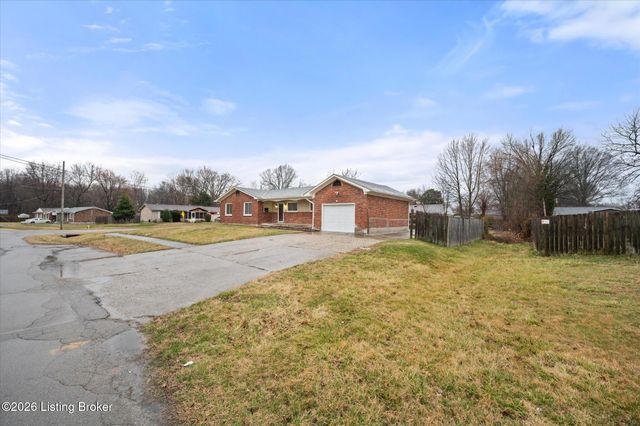 3202 Tara Gale Dr, Louisville, KY 40216