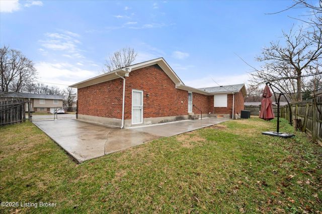 3202 Tara Gale Dr, Louisville, KY 40216